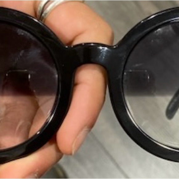 RARE HARD FIND. Authentic Chanel 5018 half tint. Only 500 made, mint!
#BC2832605 - Picture 9 of 14